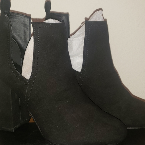 Madden Black Booties - Picture 2 of 6